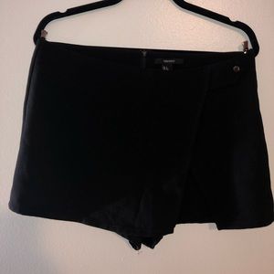 Black shorts/skort